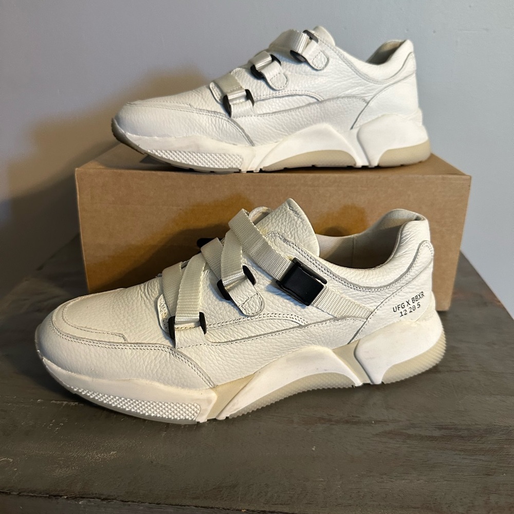 Women’s Bella Bullboxer sneaker white leather Sz.11